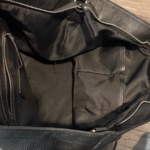 IO Pelle  Skull Embossed Leather Tote Bag large size black - Picture 4 of 7